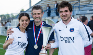 Pierre-Yves Bodineau, au centre, coach des U19F du PSG, Champion de France 2016. Crédit Gianni Pablo. Lesfeminines.fr