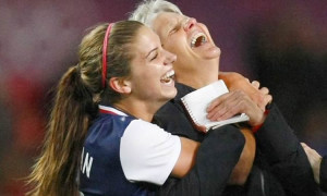 Pia Sundhage, coach de l'équipe de Suède. La tête dans les étoiles. Crédit FIFA. Lesfeminines.fr
