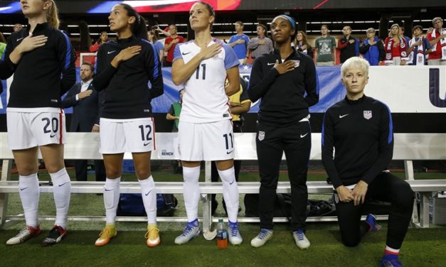 #BLEUES – FRA-USA – « On taking a Knee » ! Les américaines, une équipe pleine de symboles.